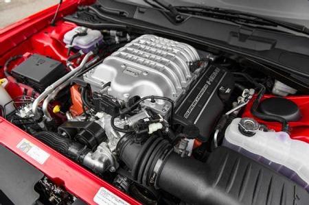 Dodge Challenger SRT Hellcat - 707 hp de músculo gringo