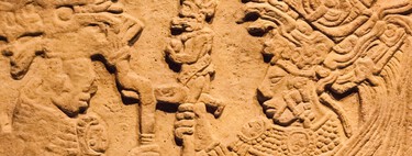 Arqueólogos hallan en Yucatán un antiguo espacio de reunión maya con ofrendas enterradas bajo su estructura