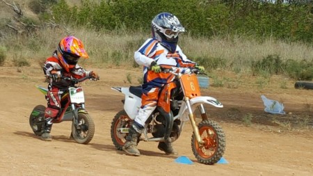 Casco Rojo Escuela Motociclismo 5