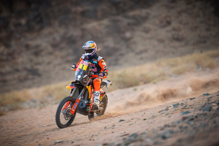 ¡El campeón ya está aquí! Toby Price arrasa en el Dakar y solo la Honda de Ricky Brabec le aguanta el tirón