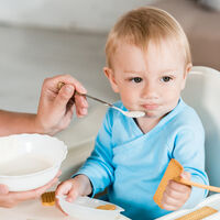 No prohibir alimentos ni forzar a comer: claves para una alimentación infantil saludable 