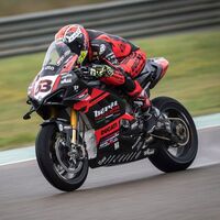 El duro debut de Tito Rabat con la Ducati Panigale V4 R: caída, avería y sin puntos en el estreno en Superbikes