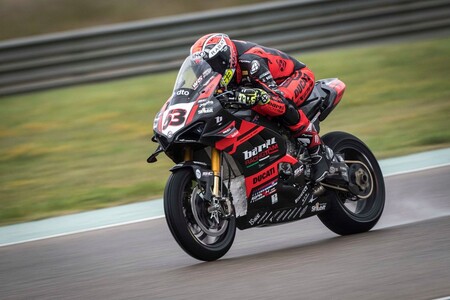 El duro debut de Tito Rabat con la Ducati Panigale V4 R: caída, avería y sin puntos en el estreno en Superbikes