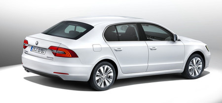 Škoda Superb 2013, vista posterior