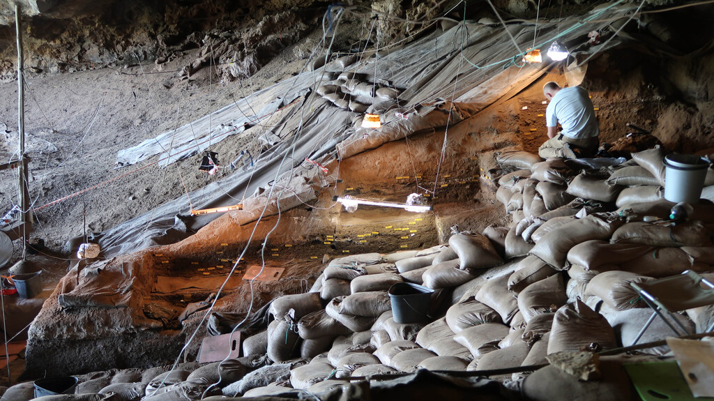 Hace 200.000 años los humanos ya hacían la cama, aunque a su manera. Lo sabemos gracias a una remota cueva de África
