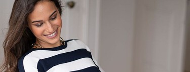 Vestidos, monos y prendas básicas que te resolverán el otoño y el invierno si estás embarazada 