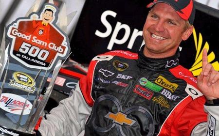 Clint Bowyer vence en Talladega