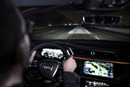 Con los Matrix LED Digital, Audi puede reeducar a los conductores para que mantengan la distancia de seguridad