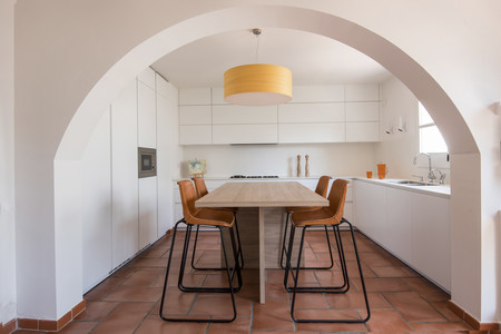 El arco como elemento separador en una preciosa cocina abierta y ... Cocinas de arco