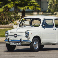 La DGT pone fecha a la nueva normativa para coches históricos. Estos son los requisitos para circular por las ZBE sin etiqueta