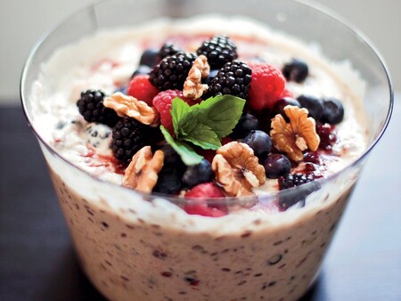 Desayuno saludable para niños: muesli con frutas. Receta rápida