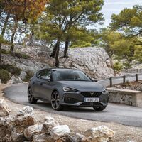 El nuevo CUPRA León e-Hybrid aterriza como un deportivo híbrido enchufable con 52 km de autonomía y 245 CV, desde 42.380 euros