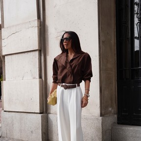 Estoy obsesionada con los bolsos y esta bandolera bicolor de Loewe es una inversión para los looks de primavera-verano