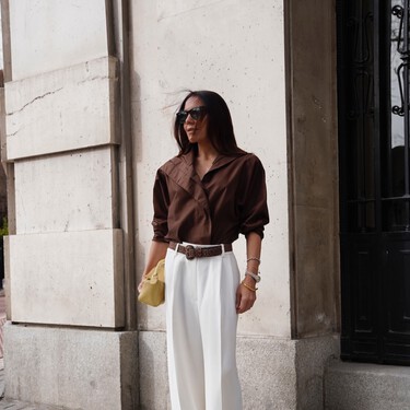 Loewe vende su bolso más buscado ahora bicolor y perfecto para llevar con todos los looks de primavera-verano 
