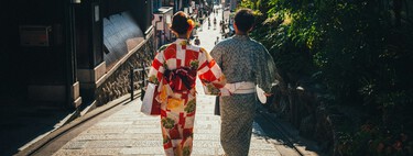 Japón está tan desesperado por frenar su sangría de natalidad que ha tenido una idea: pagarles apps de citas a sus jóvenes