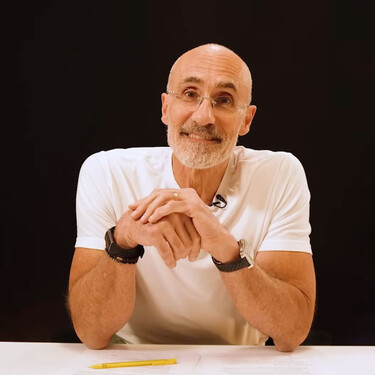 El hábito que “te hará miserable” según el experto en felicidad Arthur C. Brooks. No imaginamos el coste que tiene para nuestra salud mental