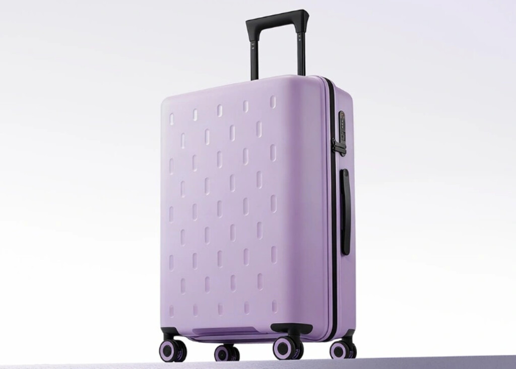 La nueva maleta de Xiaomi que es de todo menos discreta, pero ese color enamora y además se puede ampliar su volumen si lo necesitas