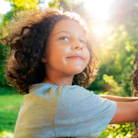 Así es como el método Montessori promueve la conexión de los niños con la naturaleza