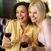 Lo que dice la psicología sobre tener un mejor amigo siendo adulto