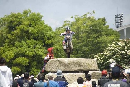 Victorias españolas para Toni Bou y Adam Raga en el Trial de Japón