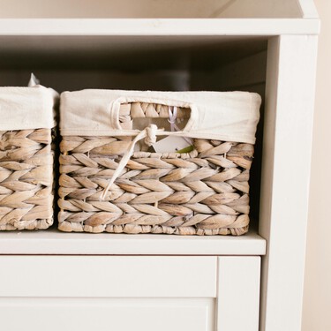 El mueble zapatero nórdico y minimalista que cabe detrás de la puerta: solo 15 cm de profundidad, de madera y por solo 26 euros