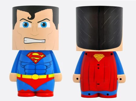 El Hombre de Acero iluminará tu habitación con esta lámpara LED Look-Alite de Superman por 10,35 euros