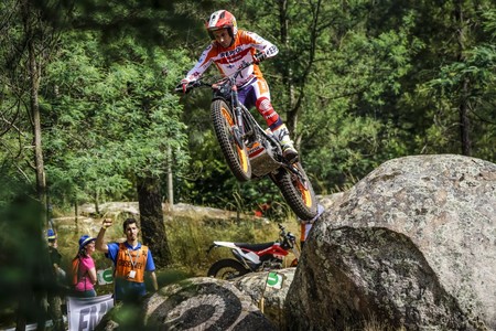 ¡Inmenso Toni Bou! El piloto del Montesa Honda llega a las 100 victorias en el TrialGP de Portugal