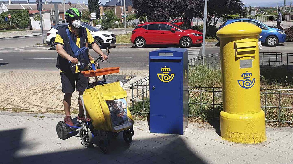 Correos está probando a repartir con patinetes eléctricos. Los carteros no están contentos porque pueden sufrir "accidentes graves o incluso mortales"
