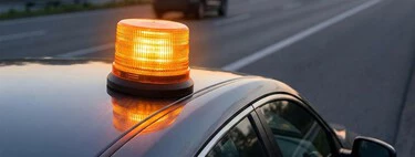 Se están vendiendo balizas homologadas que en realidad no servirán. Cómo reclamar si caes en la trampa