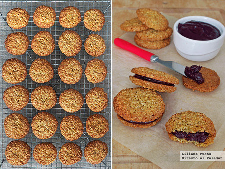 Galletas de avena y coco rellenas de chocolate. Receta