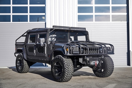 El Hummer H1 no está muerto del todo: aquí lo tienes convertido en algo todavía más bestia