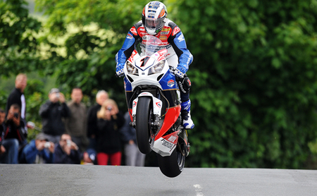IOMTT 2012: John McGuinnes continúa haciendo historia en el Tourist Trophy