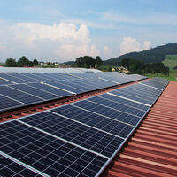 Japón tiene la solución para 78 millones de toneladas de paneles solares viejos: convertirlos en reactores que "comen" CO2