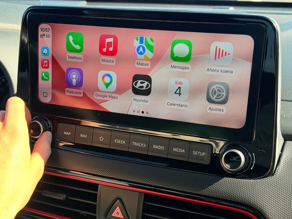 CarPlay se ha vuelto un poco más espabilado: tres novedades que le sientan de maravilla a nuestro coche