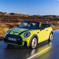 Nuevo MINI Convertible: la variante más divertida llega con cambios ligeros y nuevos colores para no pasar desapercibido