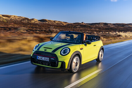 Nuevo MINI Convertible: la variante más divertida llega con cambios ligeros y nuevos colores para no pasar desapercibido