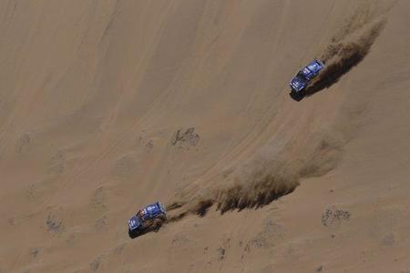 Carlos Sainz vs Nasser Al Attiyah. Lucha de estilos en el Dakar