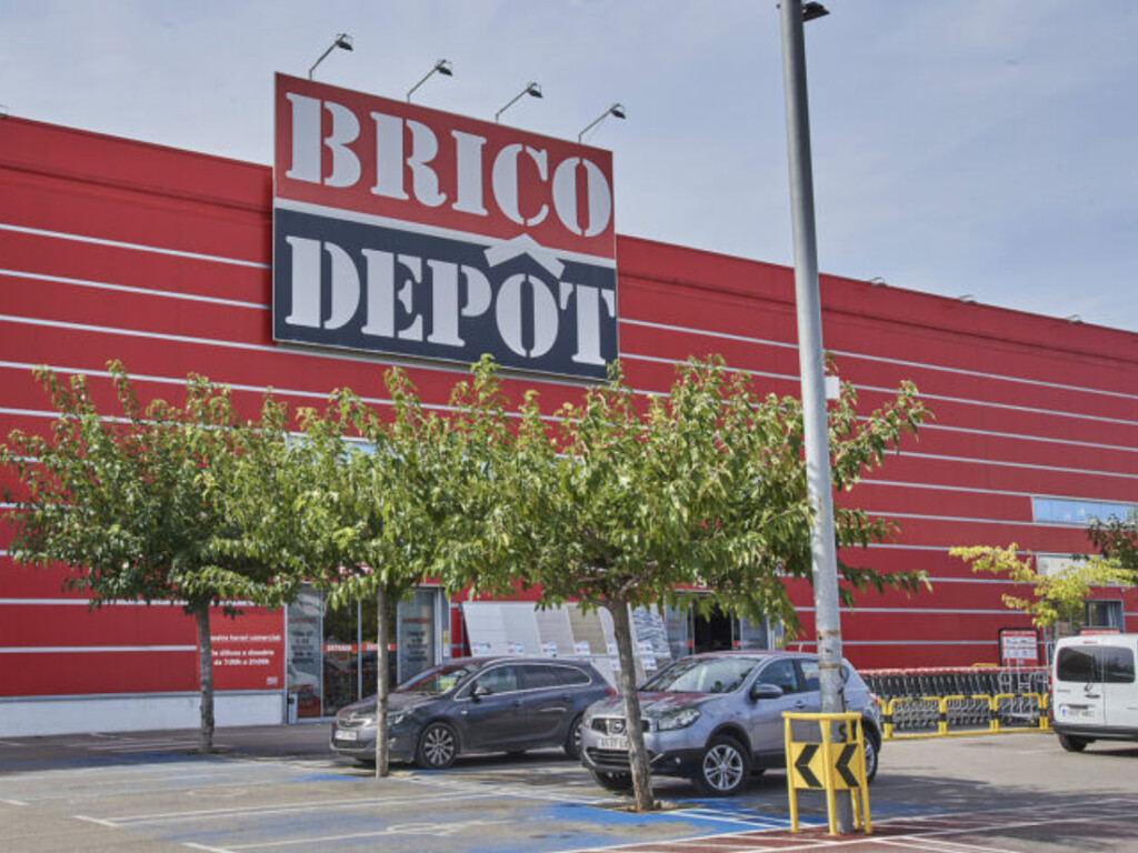 Hoy en Brico Depôt por 159 euros este aire acondicionad portátil sin obras para aliviar las próximas olas de calor