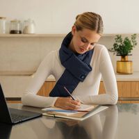 Esta bufanda eléctrica "inalámbrica" con batería es ideal para los más frioleros: promete mantener nuestro cuello y cervicales calentitos