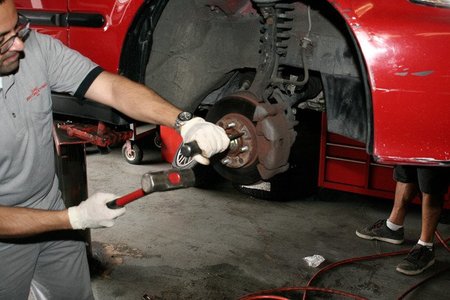 El INE certifica un leve incremento en los precios de los coches y su mantenimiento