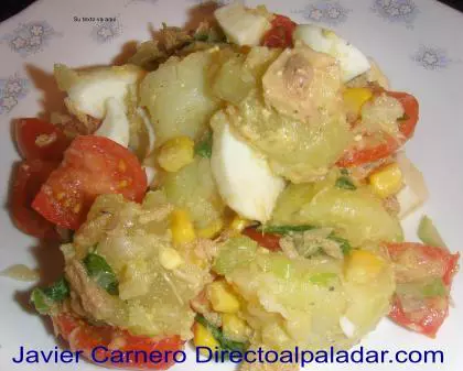 Ensalada de patata y huevo con hinojo fresco y aceite de picual. Receta