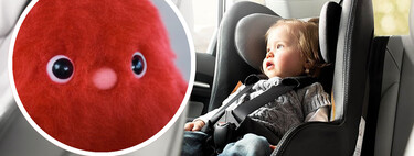 Nissan ha colocado un peluche inquietante en el asiento de atrás del coche para vigilar a los bebés