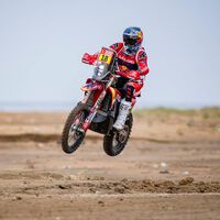 Daniel Sanders gana para ser el nuevo líder del Dakar y Joan Barreda resiste aún con el pie roto