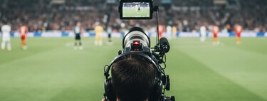 Si ver todo el fútbol es caro es porque LaLiga vende a precio de oro los derechos. La CNMC le ha puesto los ojos encima