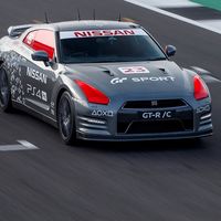 El primer Nissan GT-R controlado por una PlayStation alcanza los... ¡210 km/h en Silverstone!