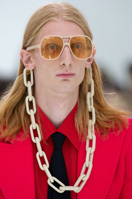 Clonados y pillados: las cadenas XL de Gucci para nuestras gafas las encontramos en Urban Outfitters