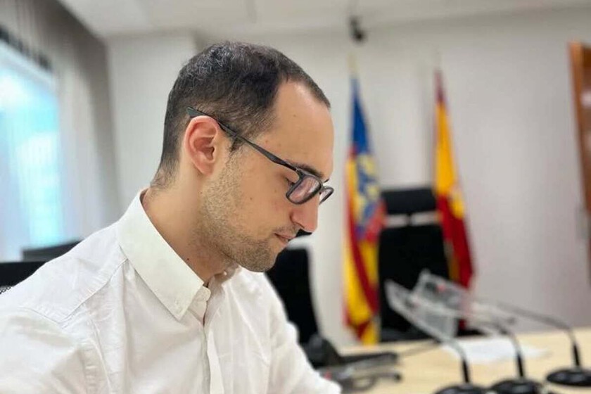 Juan Antonio Ramos, abogado: 'La ley establece que nuestro vecino no puede plantar ningún árbol a menos de dos metros de nuestro jardín'