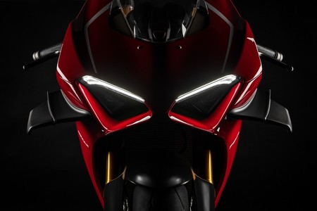 ¡Orgía de potencia! Estas son las nueve motos de serie con más de 200 CV que llegarán en 2019