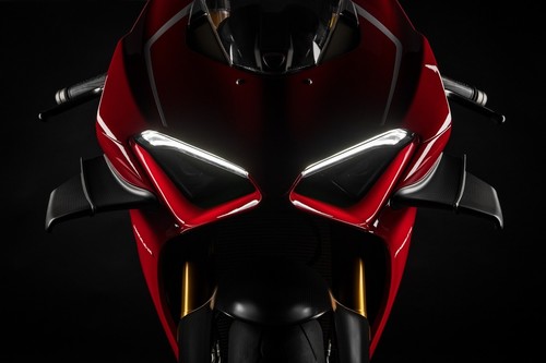 ¡Orgía de potencia! Estas son las nueve motos de serie con más de 200 CV que llegarán en 2019