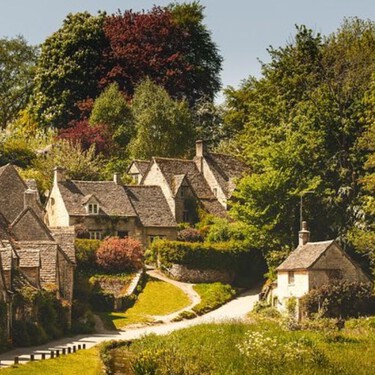 Bibury: el pueblo británico que Forbes llamó el más lindo del mundo de 2025 y parece sacado de un cuento